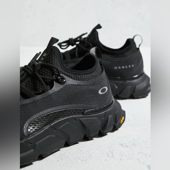 MENS OAKLEY Light Breathe Hiking Trail Shoes - Picture 8 of 9